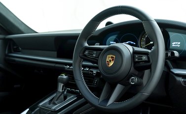 Porsche 911 (992) GT3 Touring 9