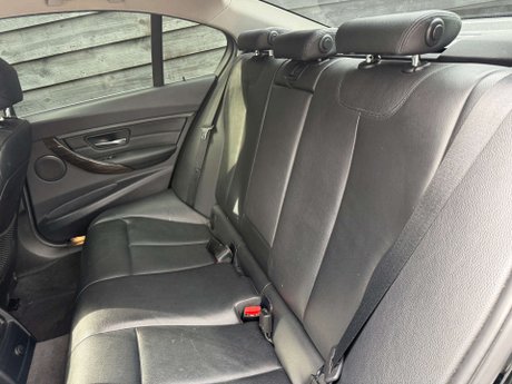 BMW 3 Series 2.0 320d Luxury Auto 4dr 28