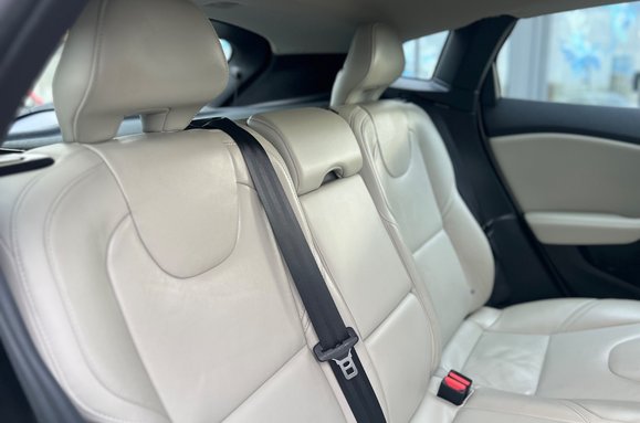 Volvo V40 2.0 T3 INSCRIPTION 24