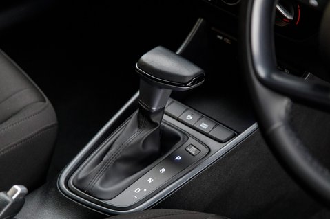 Hyundai BAYON T-GDI SE CONNECT DCT MHEV 31