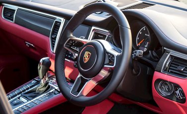 Porsche Macan Turbo 11