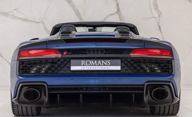 Audi R8 V10 Performance Carbon Black Spyder 19