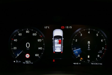 Volvo XC60 2.0 XC60 R-Design B5 MHEV AWD Auto 4WD 5dr 28