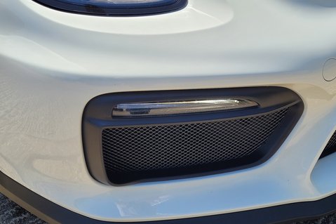 Porsche Cayman GT4 11