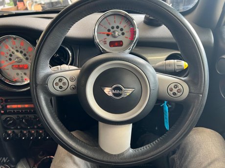 Mini Convertible 1.6 Cooper Euro 4 2dr 26