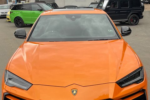 Lamborghini Urus V8 - ORANGE -AKRAPOVIC EXHAUST -PAN ROOF -B&O-MASSAGE SEATS-BLIND SPOT -ACC 90