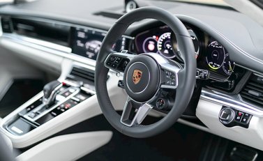 Porsche Panamera Turbo S E-Hybrid 11