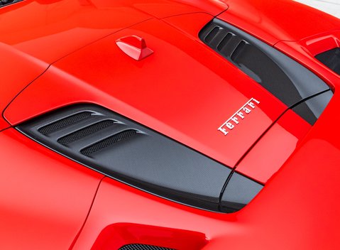 Ferrari F8 Tributo Spider 37