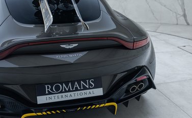 Aston Martin Vantage 007 Edition 36