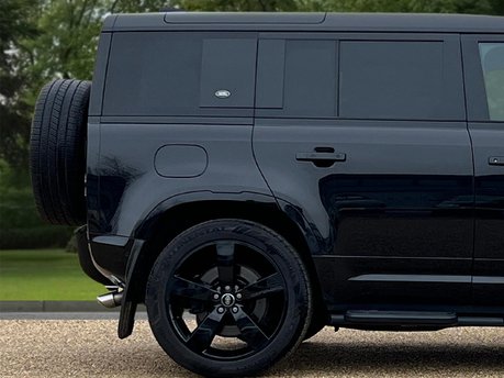 Land Rover Defender V8 11