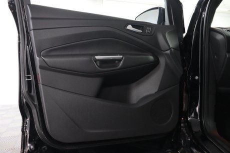 Ford Kuga ST-LINE 44