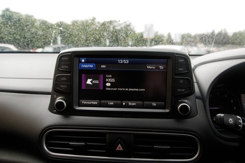 Hyundai KONA PREMIUM SE 26