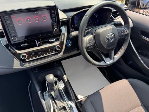 Toyota Corolla 1.8 VVT-h Icon Touring Sports CVT Euro 6 (s/s) 5dr 13