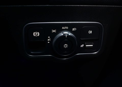 Mercedes-Benz GLA 1.3 GLA 180 AMG Line Premium Auto 5dr 38