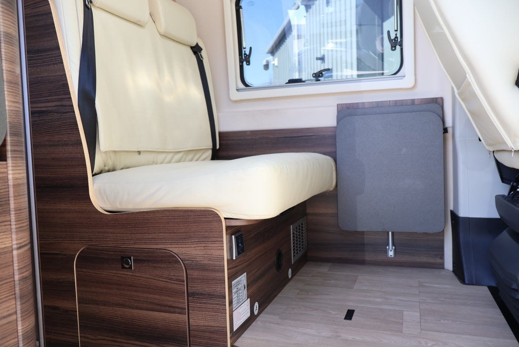 Fiat Ducato Laika 646 ECOVIP 180 BHP Auto huge factory upgrades cost new £98K    61