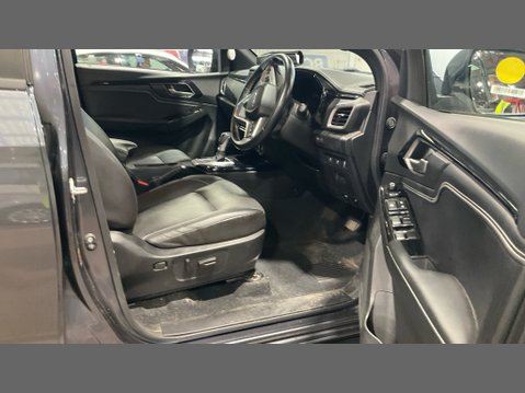 Isuzu D-Max V-Cross | Auto | 1.9 LT | Double Cab | Sensors | Camera | EURO 6 | NO VAT 9