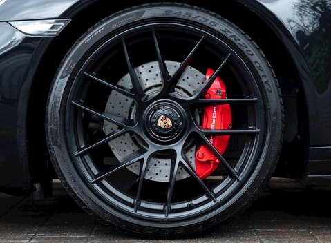 Porsche 911 Targa 4 GTS (991.2) 12