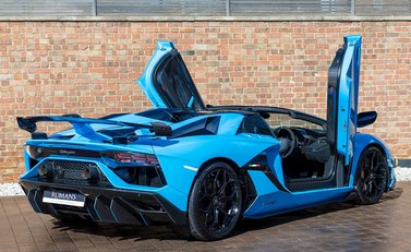 Lamborghini Aventador SVJ LP 770-4 Roadster 8