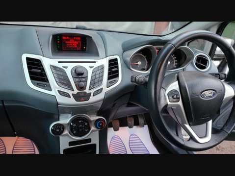 Ford Fiesta ZETEC 12