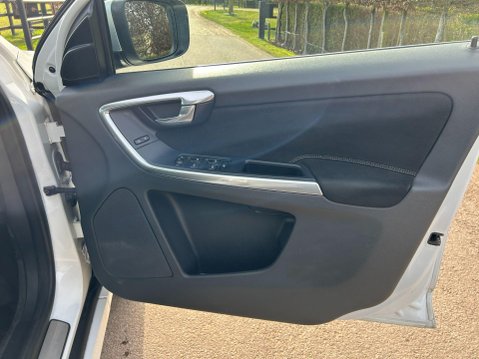 Volvo XC60 2.0 D4 R-Design Nav Auto Euro 6 (s/s) 5dr 30