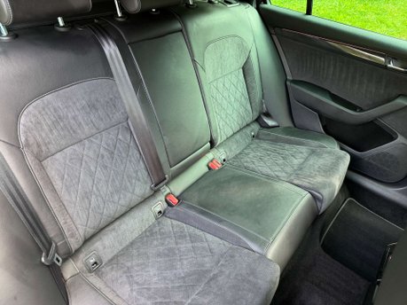 Skoda Superb 2.0 Superb SportLine+ TDI Semi-Auto 5dr 38