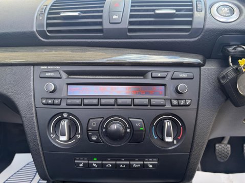 BMW 1 Series 2.0 118i Exclusive Edition Euro 5 (s/s) 2dr 33