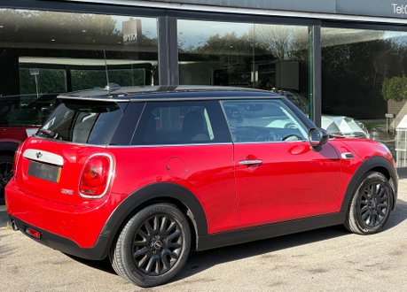 Mini Hatch Cooper 1.5 Automatic Chili / Media XL 3 door - SAT NAV - CONNECTED 2