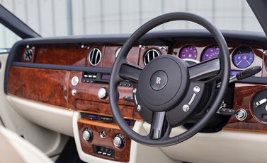 Rolls-Royce Phantom Drophead Coupe 13