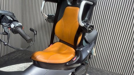 BMW C1 2002 ONLY 8K 1 OWNER GREAT LOOKING SCOOTER 125CC WITH A ROOF!! 21