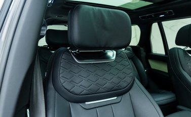 Land Rover Range Rover P530 SV 12