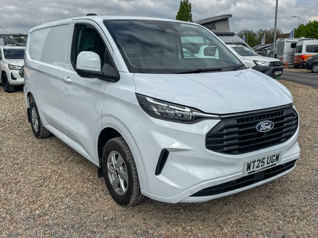 Ford Transit Custom SWB L1H1 Low Roof Limited 320 136bhp Air Con Alloys Camera Sensors EURO 6 4