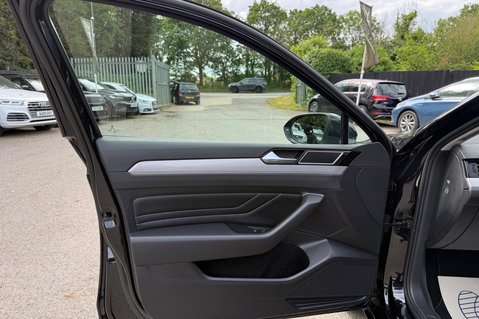 Volkswagen Passat SEL TSI EVO DSG - ONE OWNER - VAT QUALIFYING  24