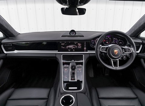 Porsche Panamera Turbo Sport Turismo 18