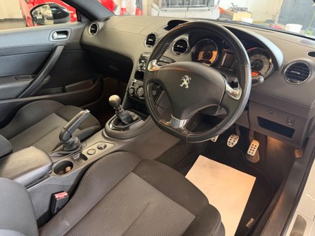 Peugeot RCZ 2.0 HDi Sport Euro 5 2dr 31
