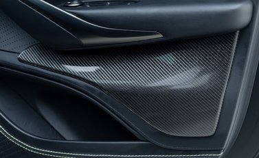 Aston Martin DBX 707 27