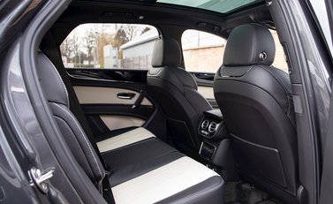 Bentley Bentayga V8 14