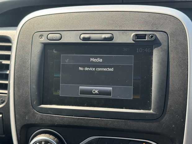 Renault Trafic SWB L1H1 [SOLD CR] Low Roof Black Edition SL28 Air Con Nav Sensors EURO 6 N 28