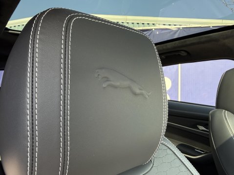 Jaguar F-Pace 2.0 D200 MHEV R-Dynamic HSE SUV 5dr Diesel Auto AWD Euro 6 (s/s) (204 ps) 32