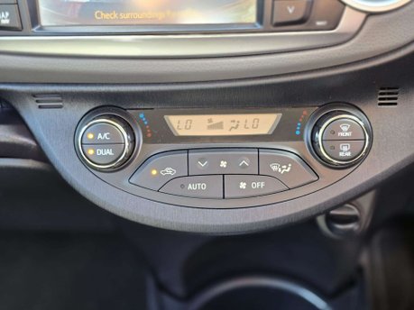 Toyota Yaris 1.33 Dual VVT-i Icon Plus Hatchback 5dr Petrol Multidrive S Euro 5 (99 ps) 24