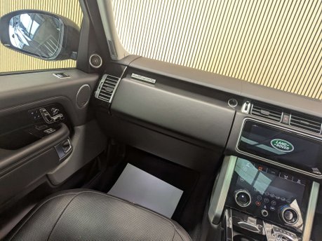 Land Rover Range Rover 3.0 Range Rover Vogue TDV6 Auto 4WD 5dr 52