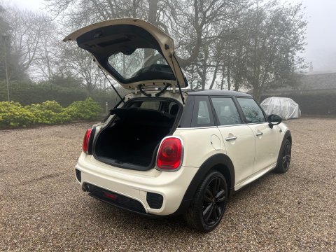 Mini Hatch 1.5 Cooper Euro 6 (s/s) 5dr 9