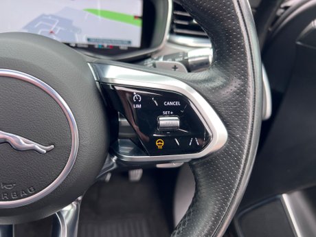 Jaguar F-Pace 2.0 D200 MHEV R-Dynamic SE Auto AWD Euro 6 (s/s) 5dr 22