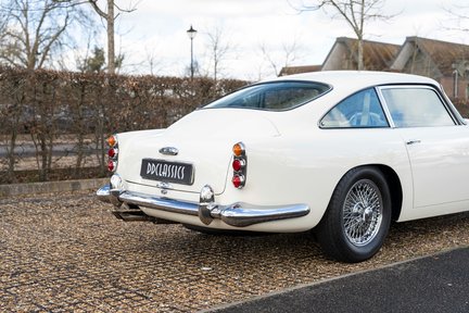 Aston Martin DB4 Series III 19