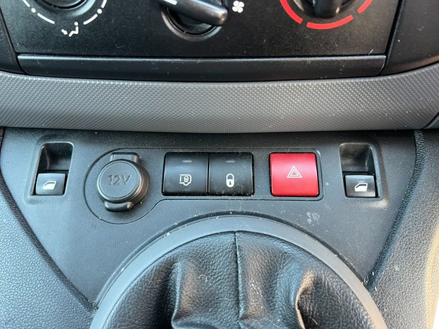 Peugeot Partner SWB L1H1 (SOLD) Low Roof Professional Air Con Nav Sensors EURO 6 NO VAT 28