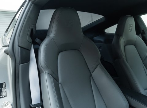 Porsche 911 GT3 TOURING (992) 16