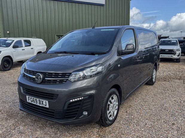 Vauxhall Vivaro LWB L2H1 [SOLD CM] Low Roof Sportive 2900 Air Con Sensors EURO 6 NO VAT 2