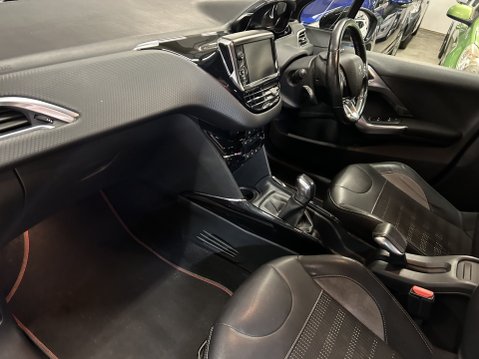 Peugeot 2008 PURETECH ALLURE 13