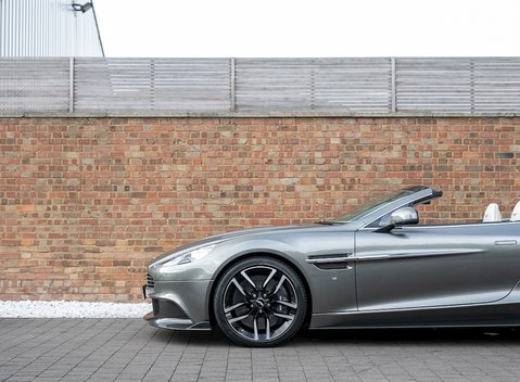 Aston Martin Vanquish S Volante 31