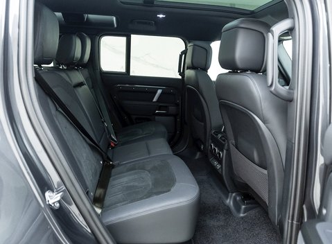 Land Rover Defender 110 V8 13