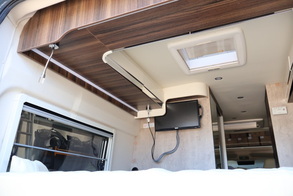 Fiat Ducato Laika 646 ECOVIP 180 BHP Auto huge factory upgrades cost new £98K    47